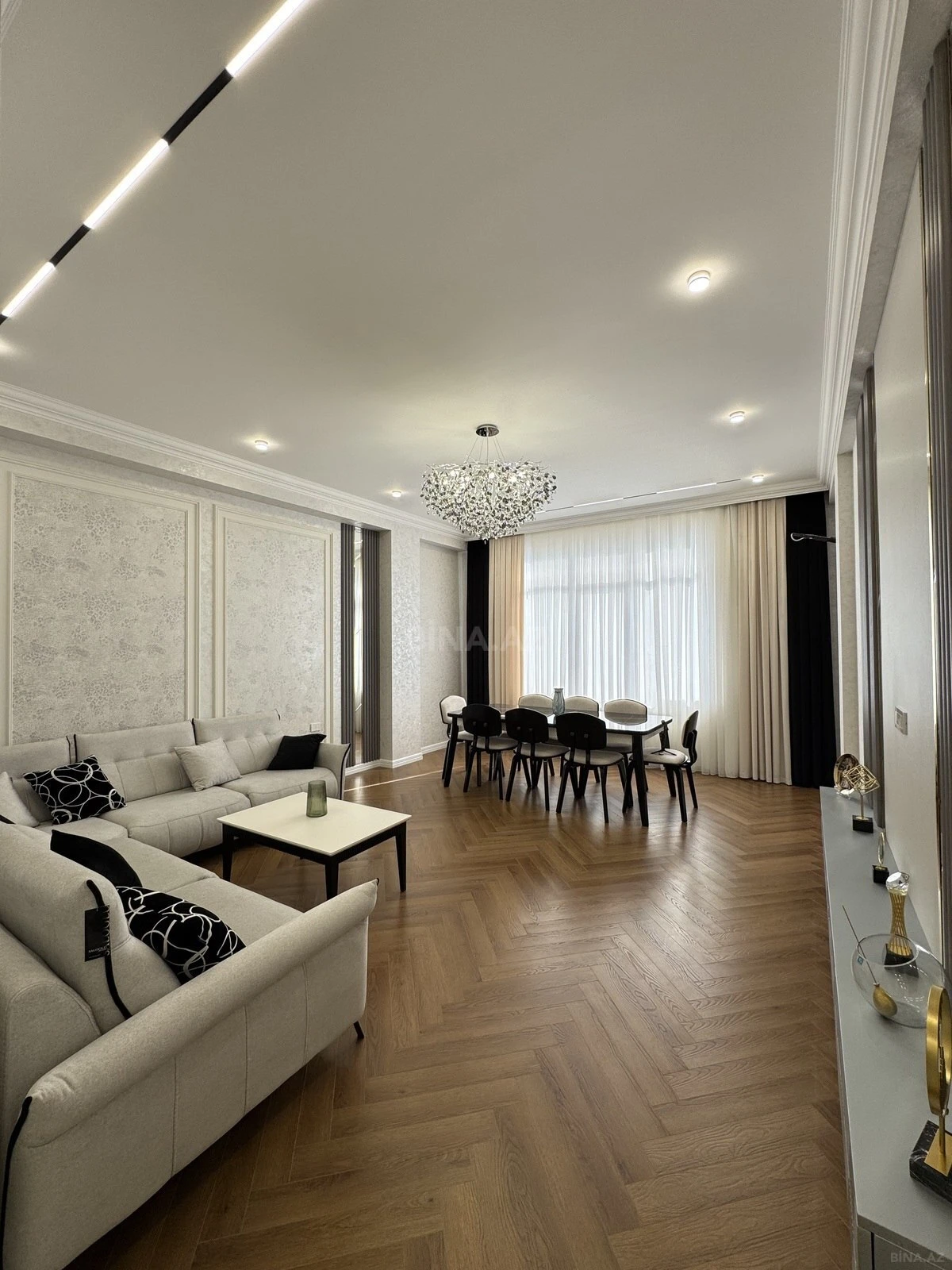 Satılır 3 otaqlı mənzil 130 m²