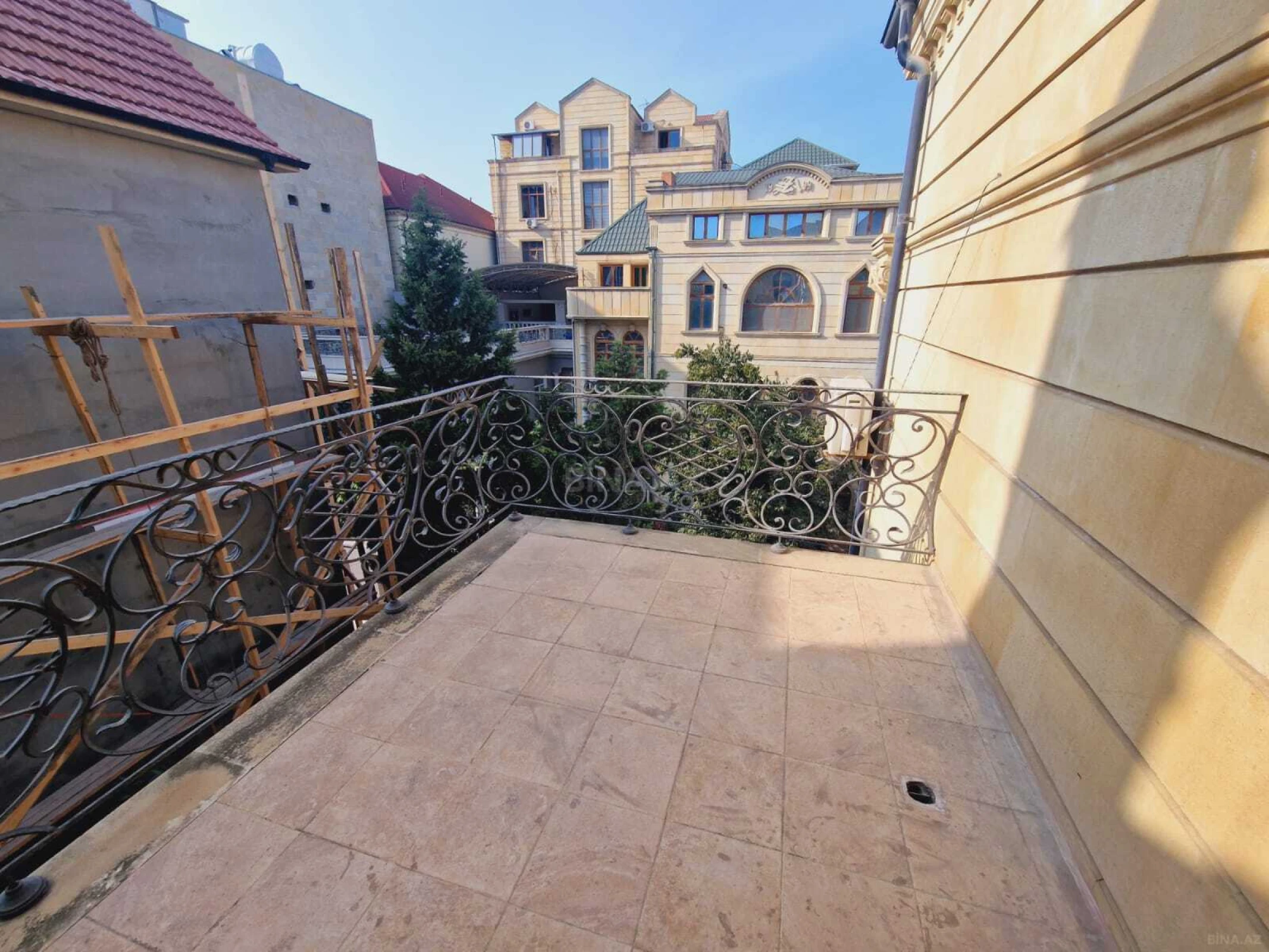 Satılır 8 otaqlı həyət evi 500 m²