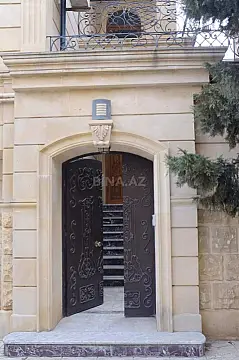 Satılır 8 otaqlı həyət evi 500 m²