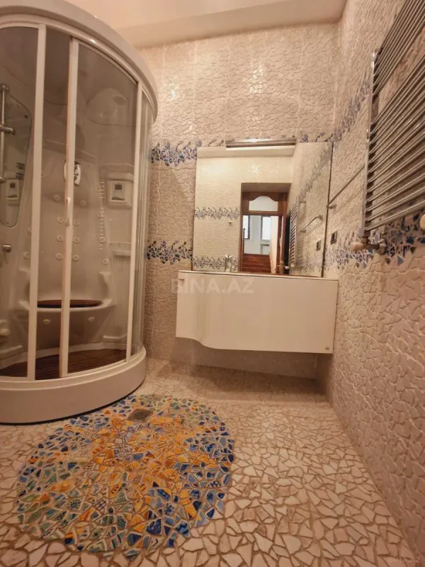 Satılır 8 otaqlı həyət evi 500 m²