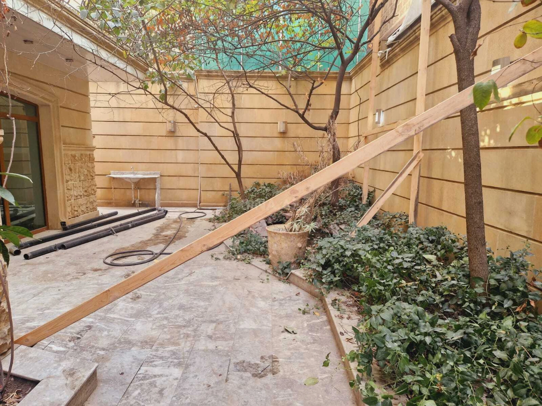 Satılır 8 otaqlı həyət evi 500 m²