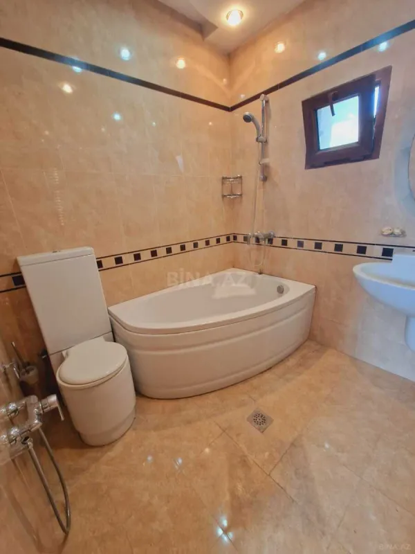 Satılır 8 otaqlı həyət evi 500 m²