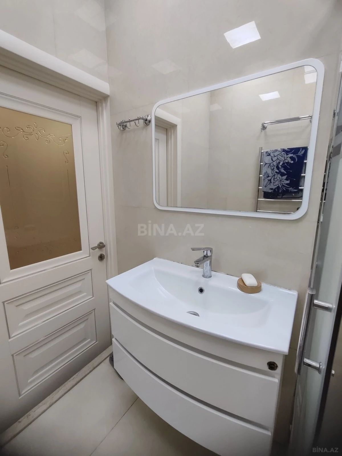 Kirayə verilir 2 otaqlı mənzil 71 m²