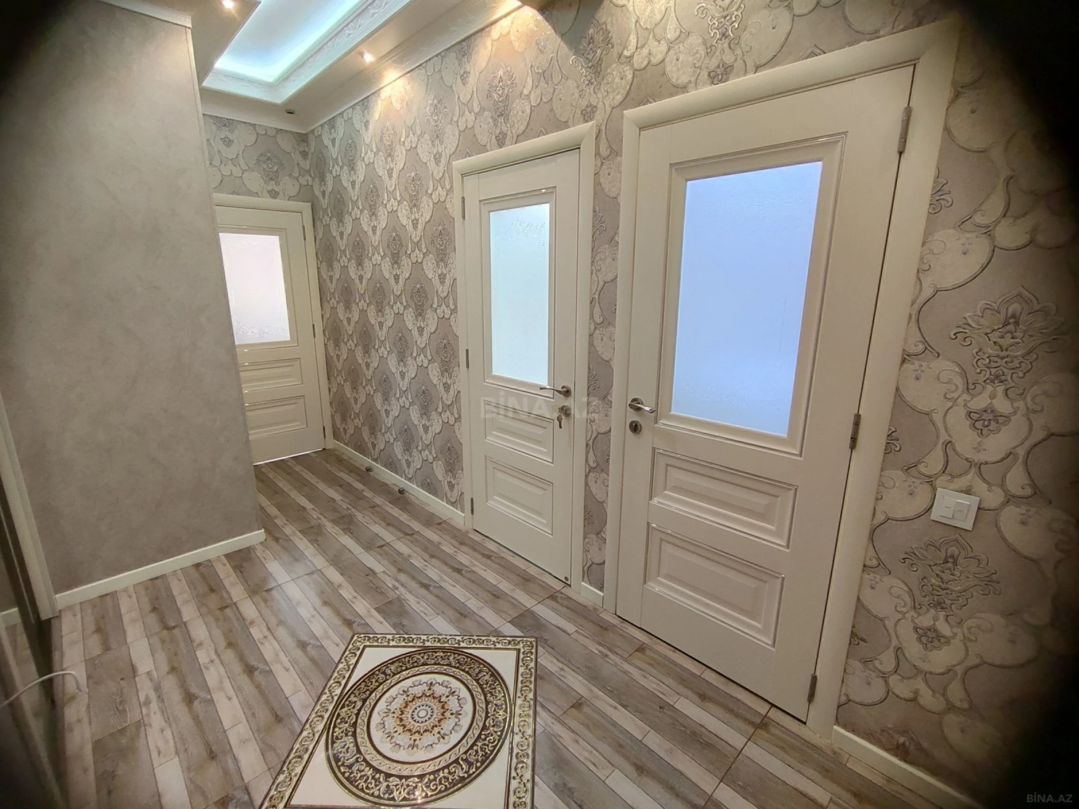 Kirayə verilir 2 otaqlı mənzil 71 m²