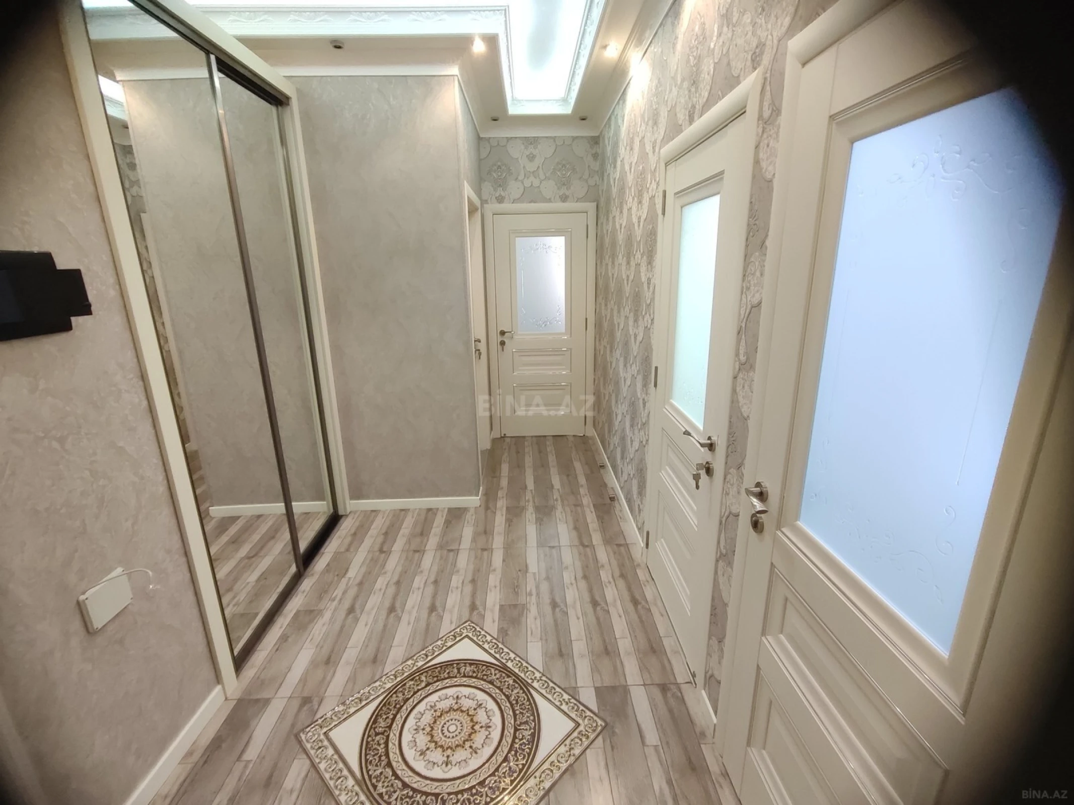 Kirayə verilir 2 otaqlı mənzil 71 m²