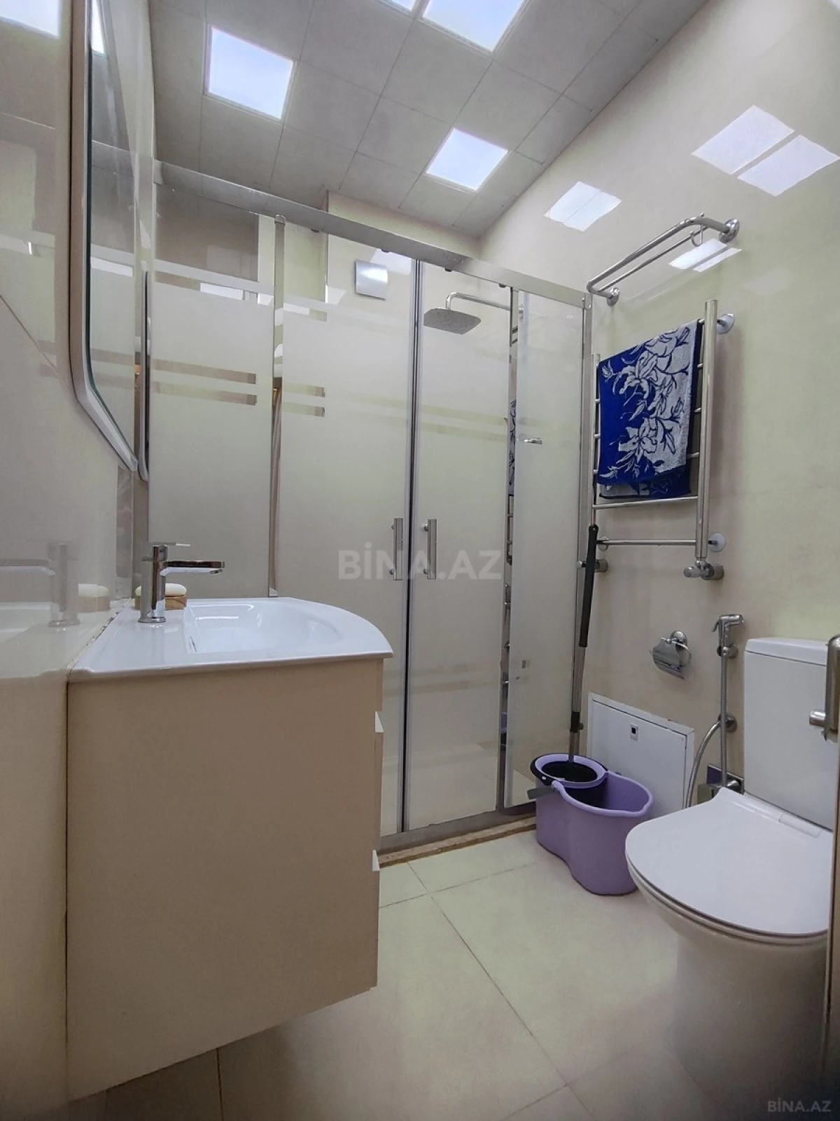 Kirayə verilir 2 otaqlı mənzil 71 m²