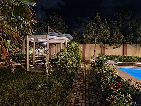 Kirayə verilir 5 otaqlı həyət evi 250 m²