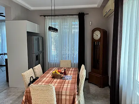 Kirayə verilir 5 otaqlı həyət evi 250 m²