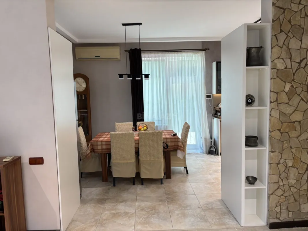Kirayə verilir 5 otaqlı həyət evi 250 m²