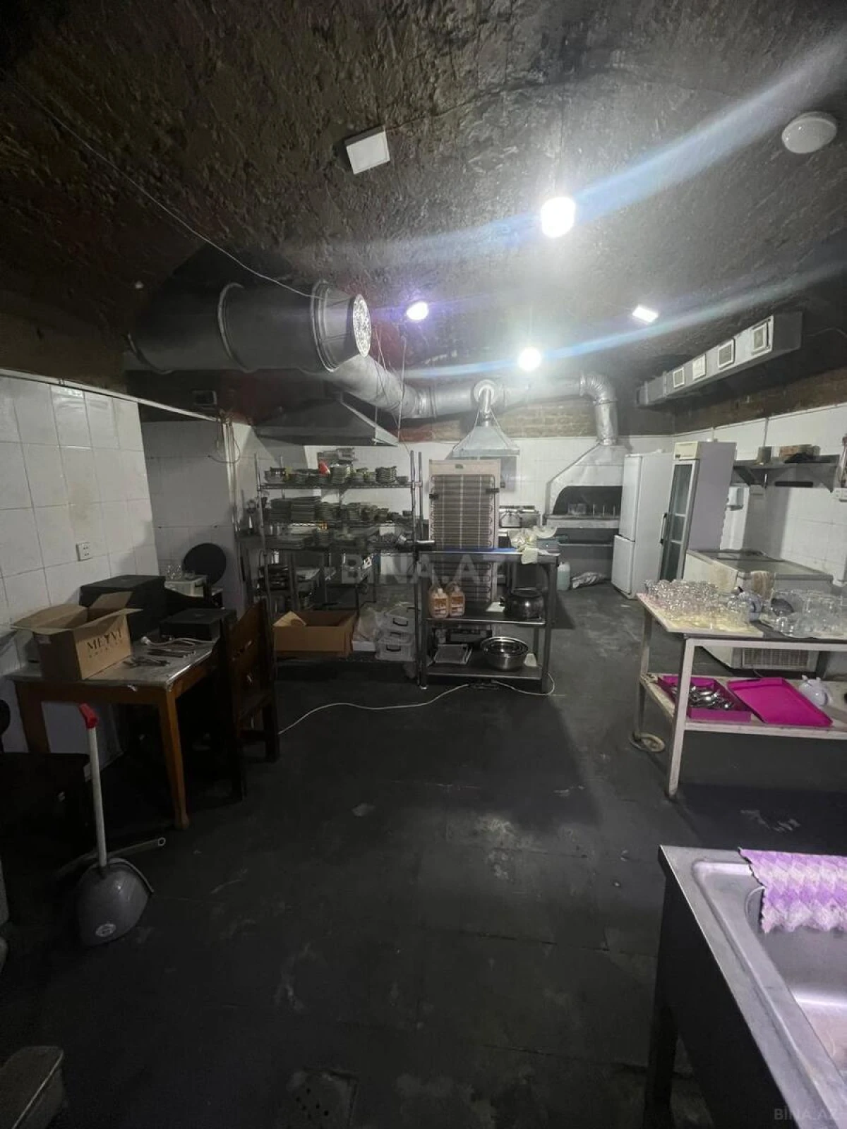 Kirayə verilir obyekt 200 m²