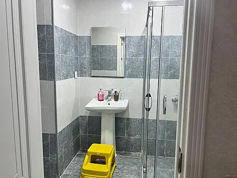 Kirayə verilir 2 otaqlı mənzil 78 m²