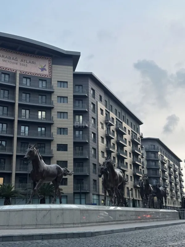 Satılır 4 otaqlı mənzil 133 m²