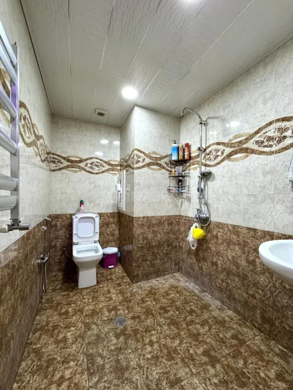 Kirayə verilir 2 otaqlı mənzil 82 m²