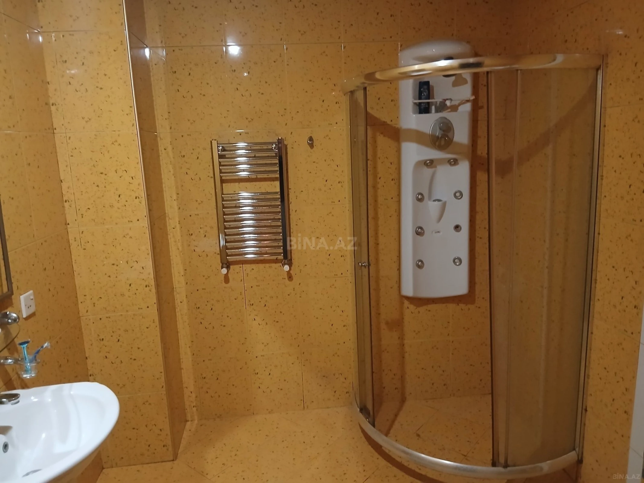 Satılır 5 otaqlı mənzil 220 m²