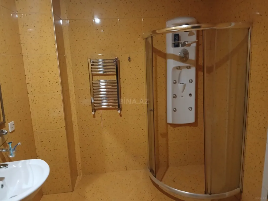 Satılır 5 otaqlı mənzil 220 m²