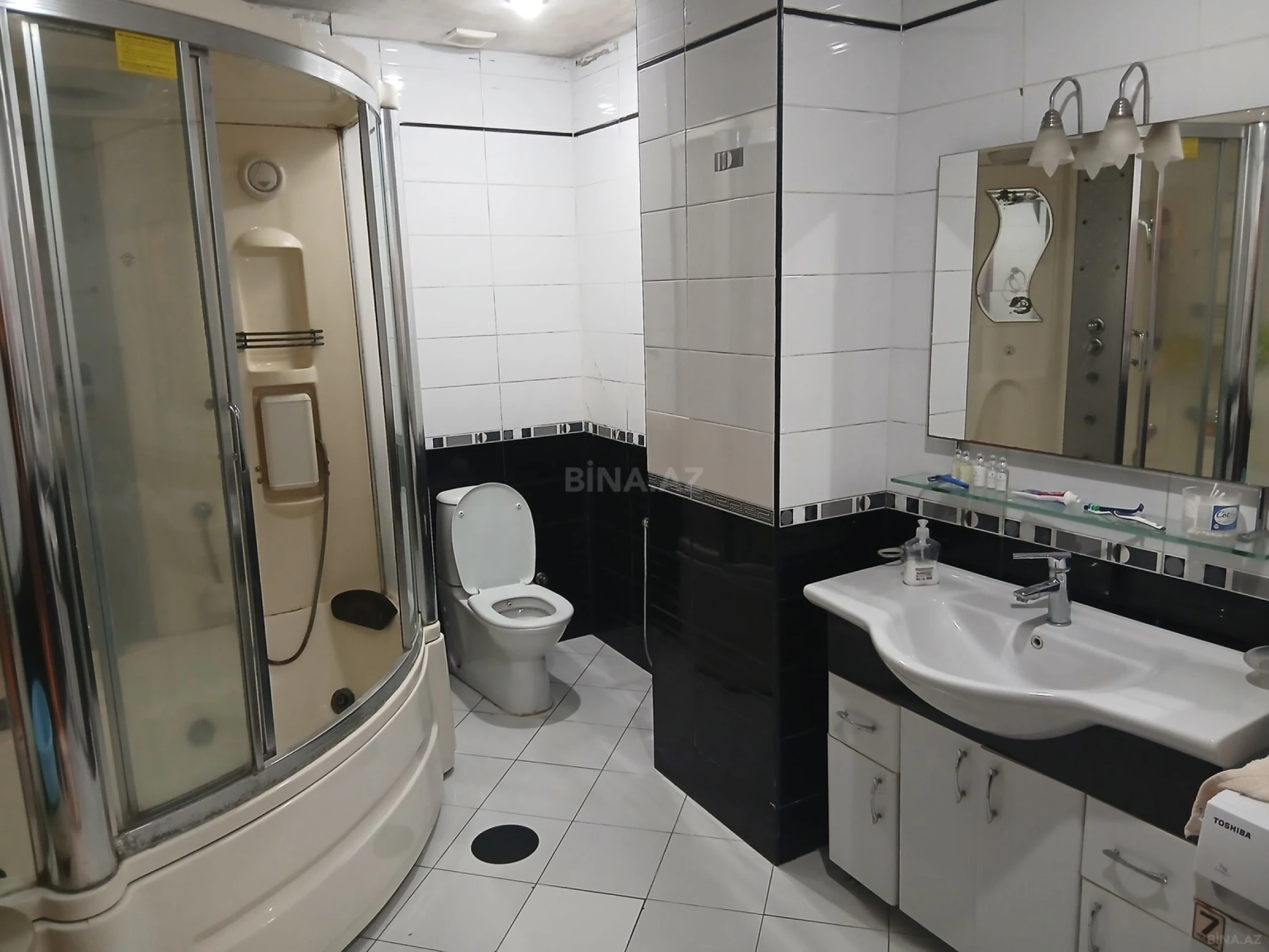 Satılır 5 otaqlı mənzil 220 m²