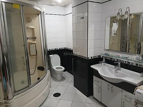 Satılır 5 otaqlı mənzil 220 m²