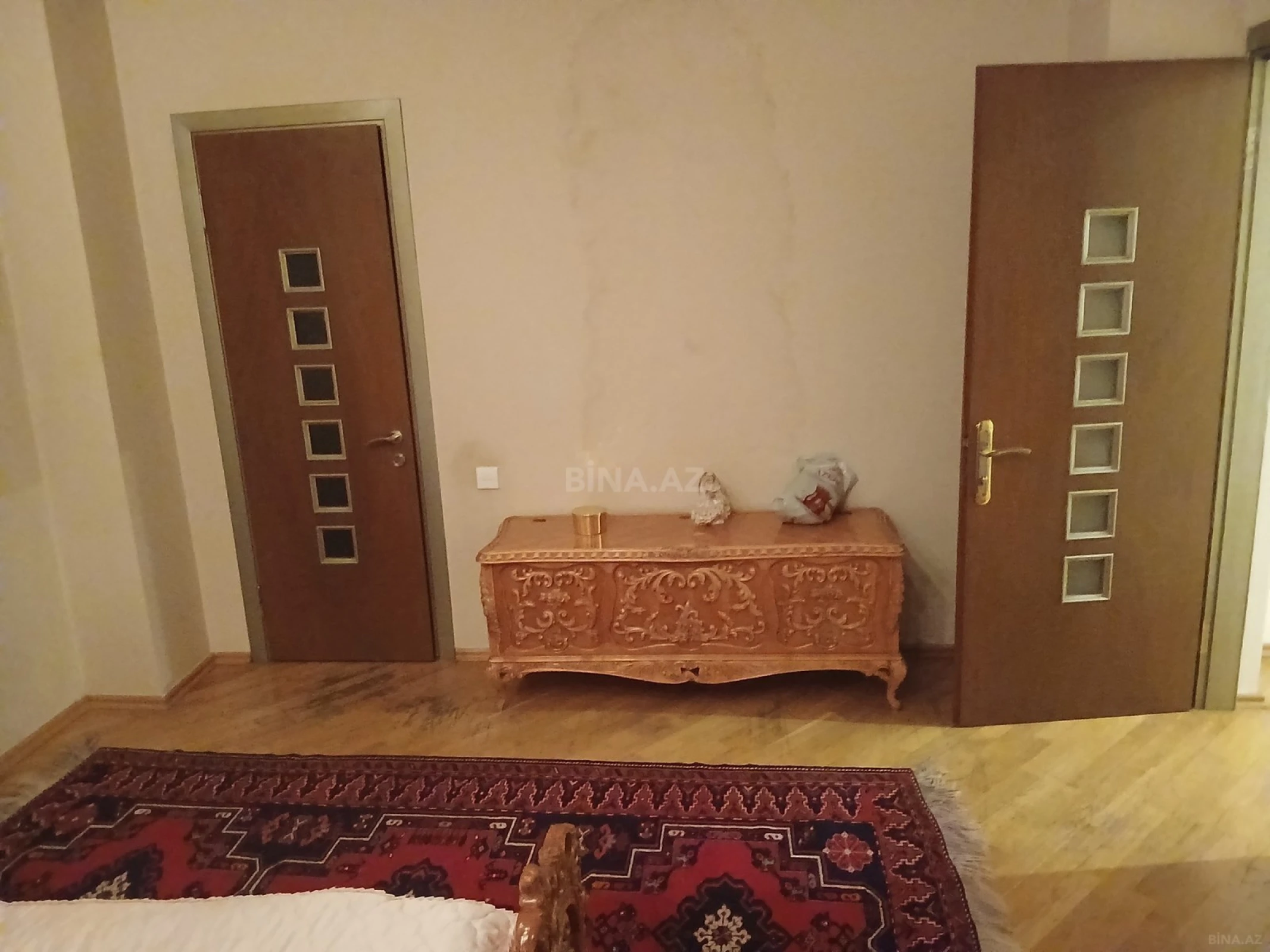 Satılır 5 otaqlı mənzil 220 m²