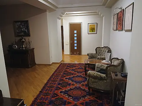Satılır 5 otaqlı mənzil 220 m²