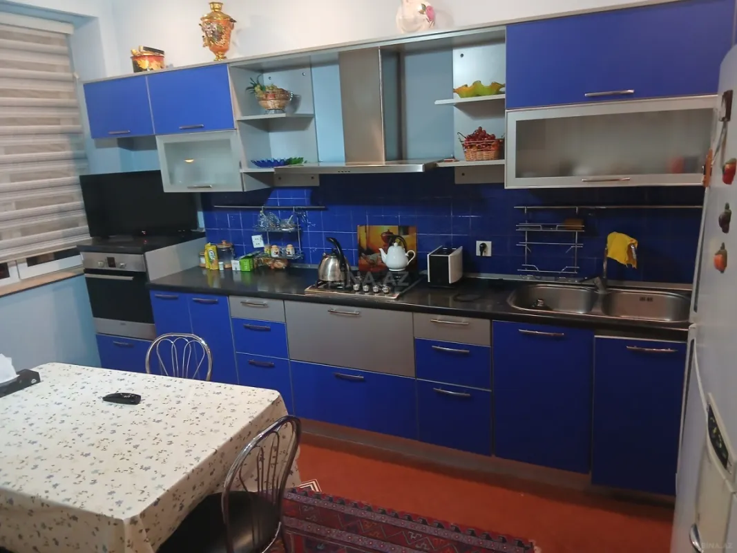 Satılır 5 otaqlı mənzil 220 m²