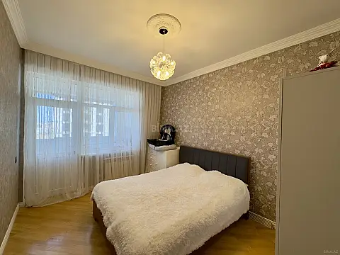 Satılır 3 otaqlı mənzil 110 m²