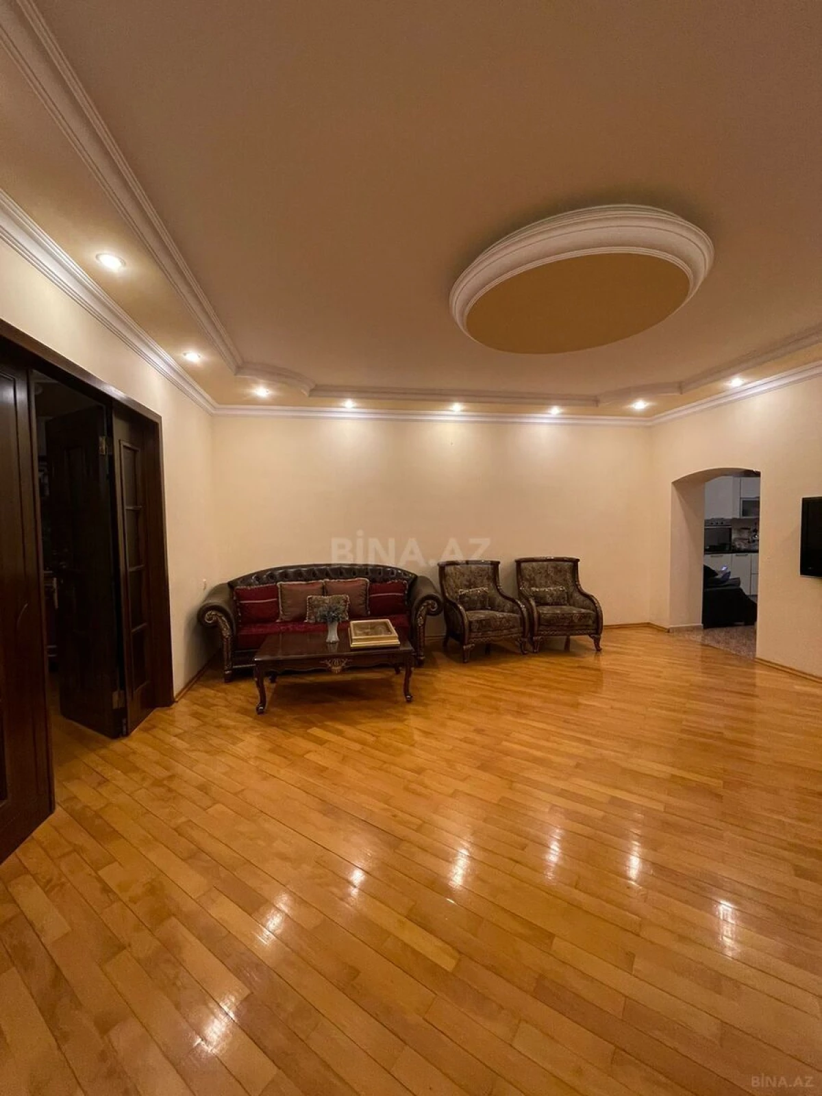 Satılır 5 otaqlı mənzil 350 m²