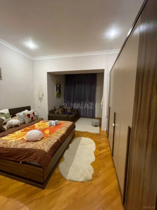 Satılır 5 otaqlı mənzil 350 m²