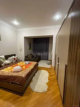 Satılır 5 otaqlı mənzil 350 m²