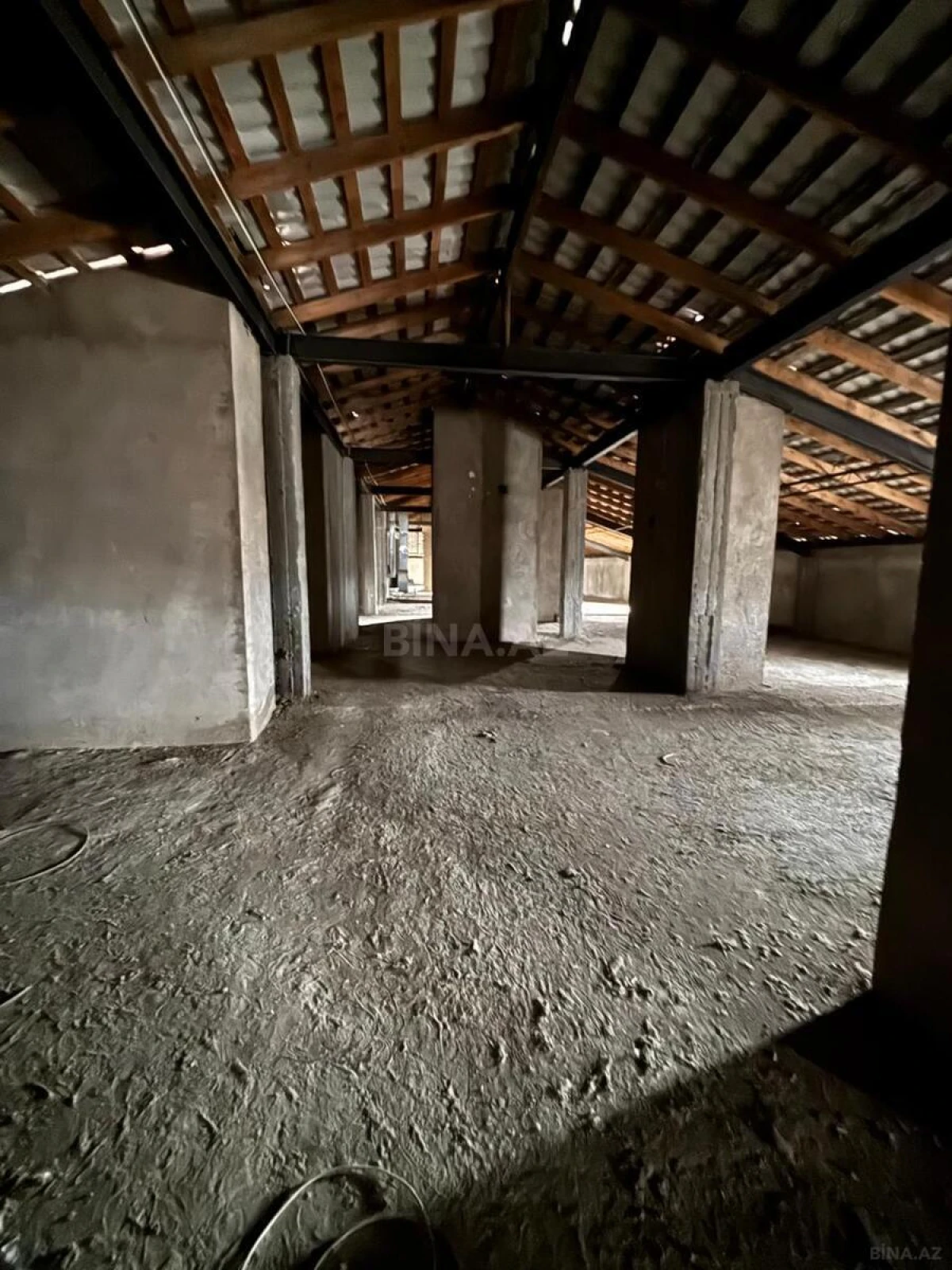 Satılır obyekt 700 m²