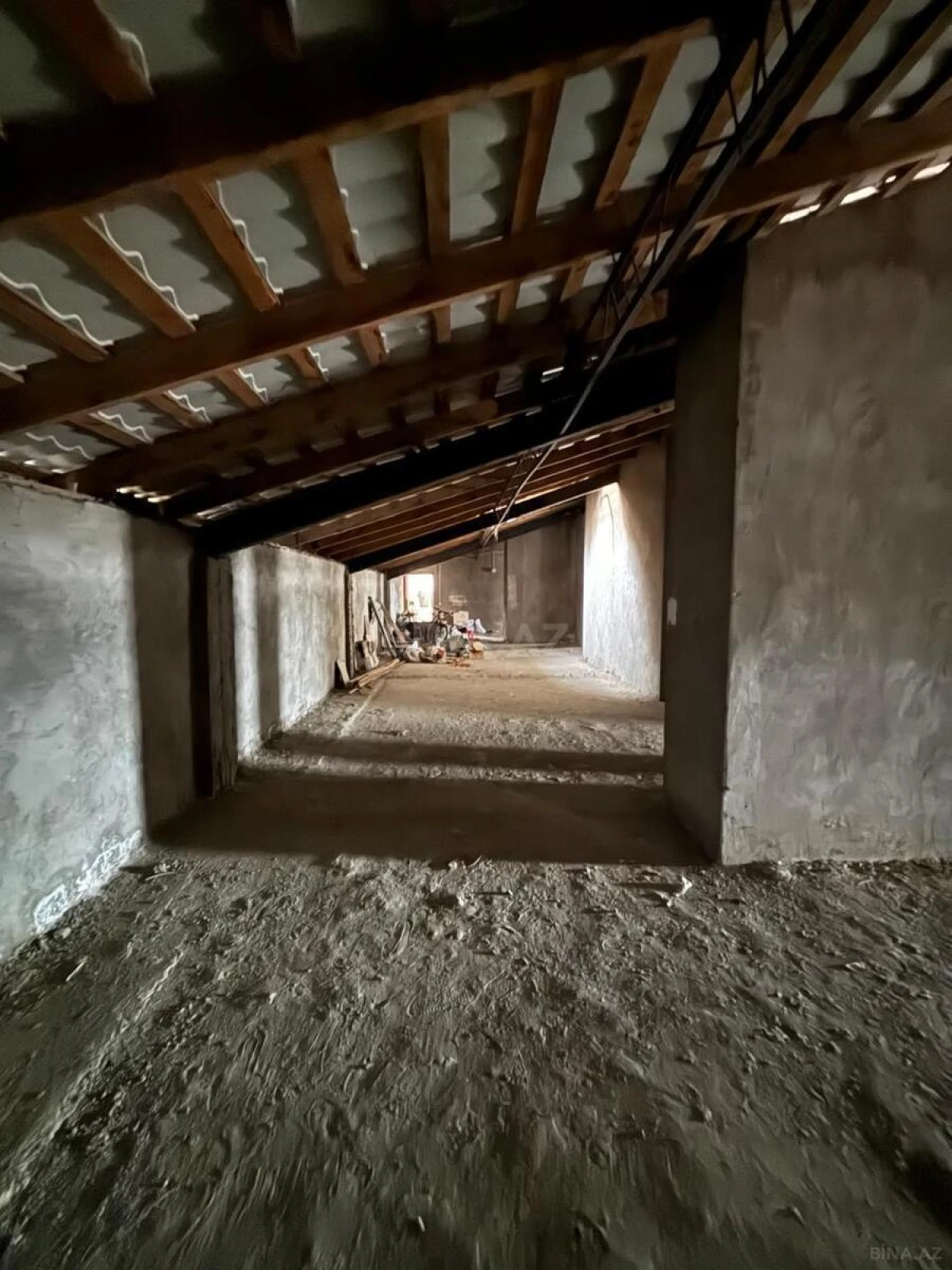 Satılır obyekt 700 m²