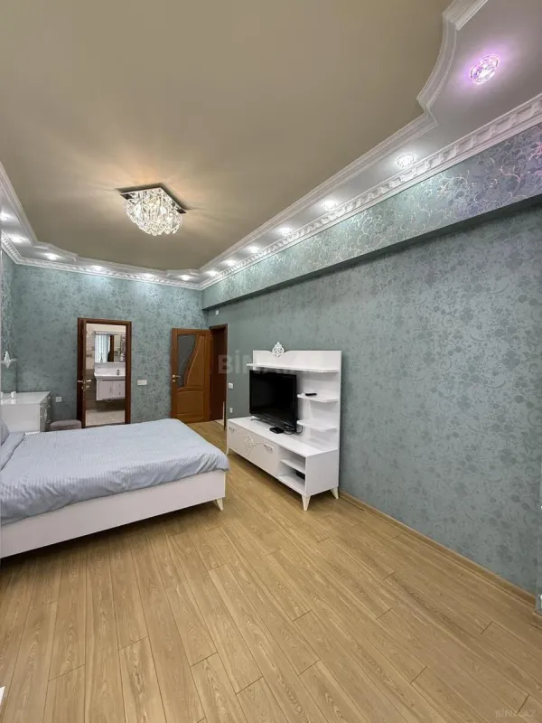 Kirayə verilir 4 otaqlı mənzil 190 m²