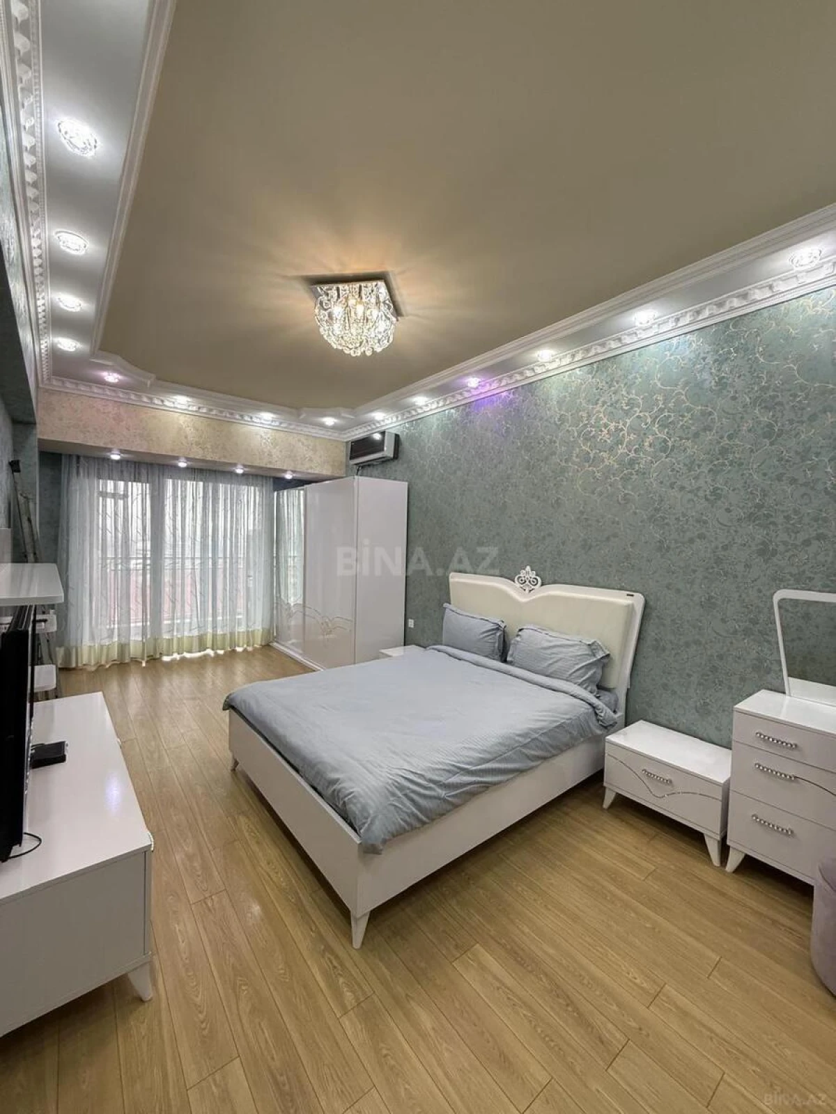 Kirayə verilir 4 otaqlı mənzil 190 m²