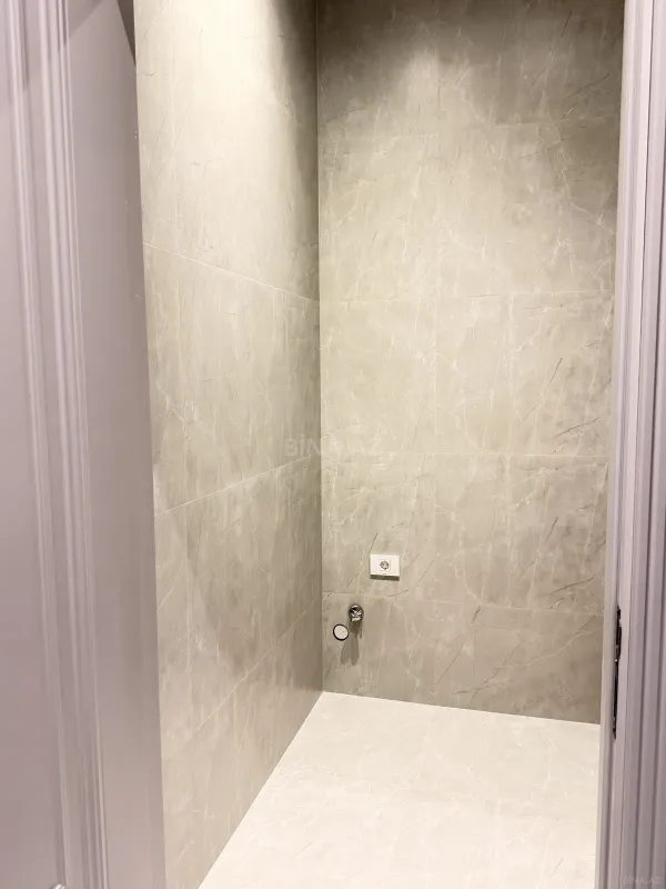 Satılır 2 otaqlı mənzil 75.5 m²