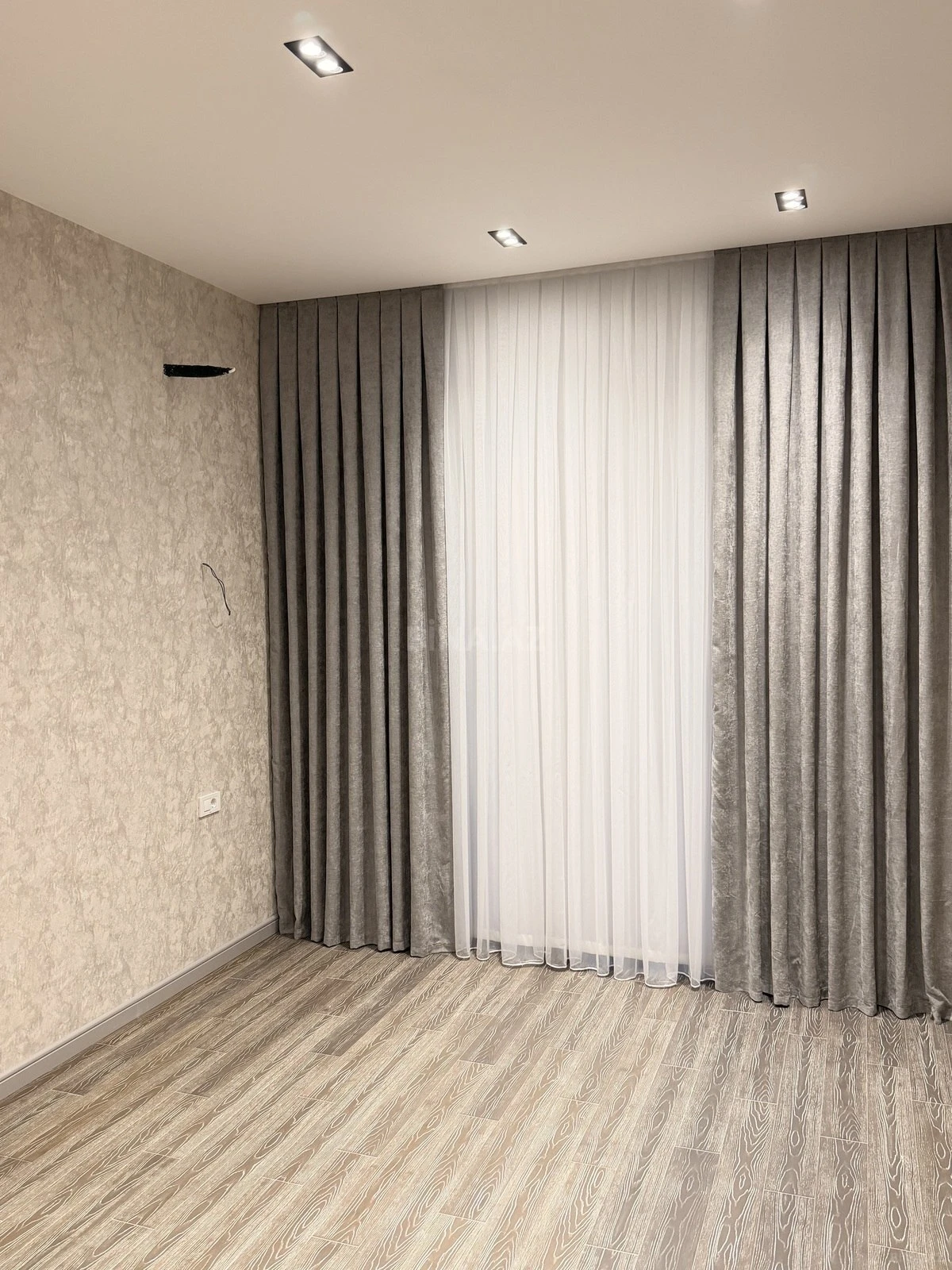 Satılır 2 otaqlı mənzil 75.5 m²