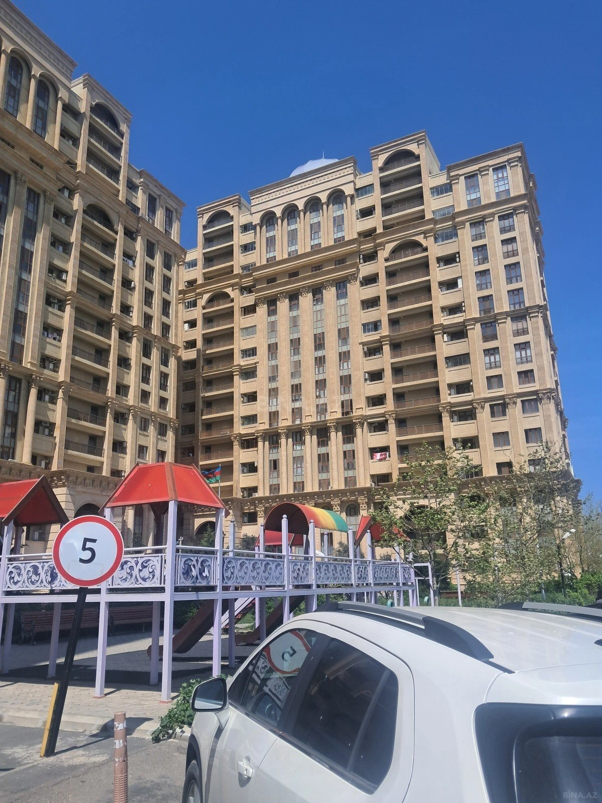 Satılır 2 otaqlı mənzil 68 m²