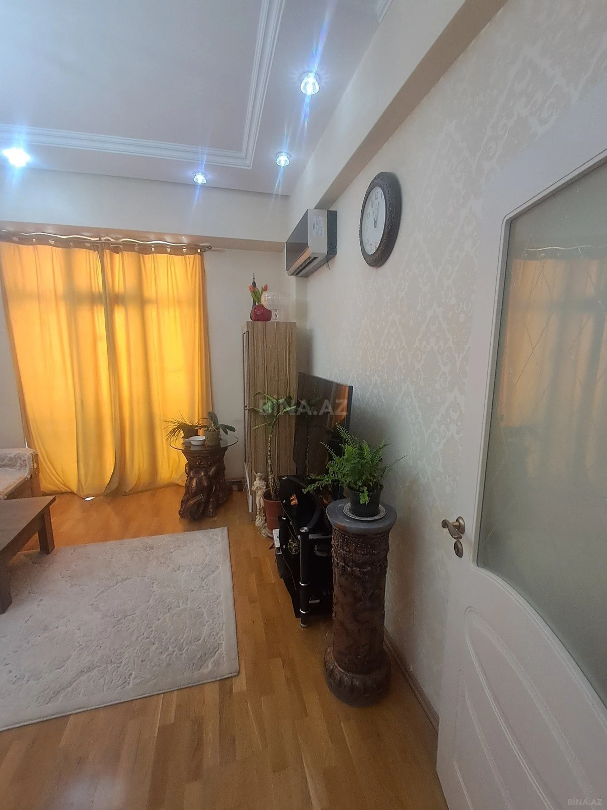 Satılır 2 otaqlı mənzil 68 m²