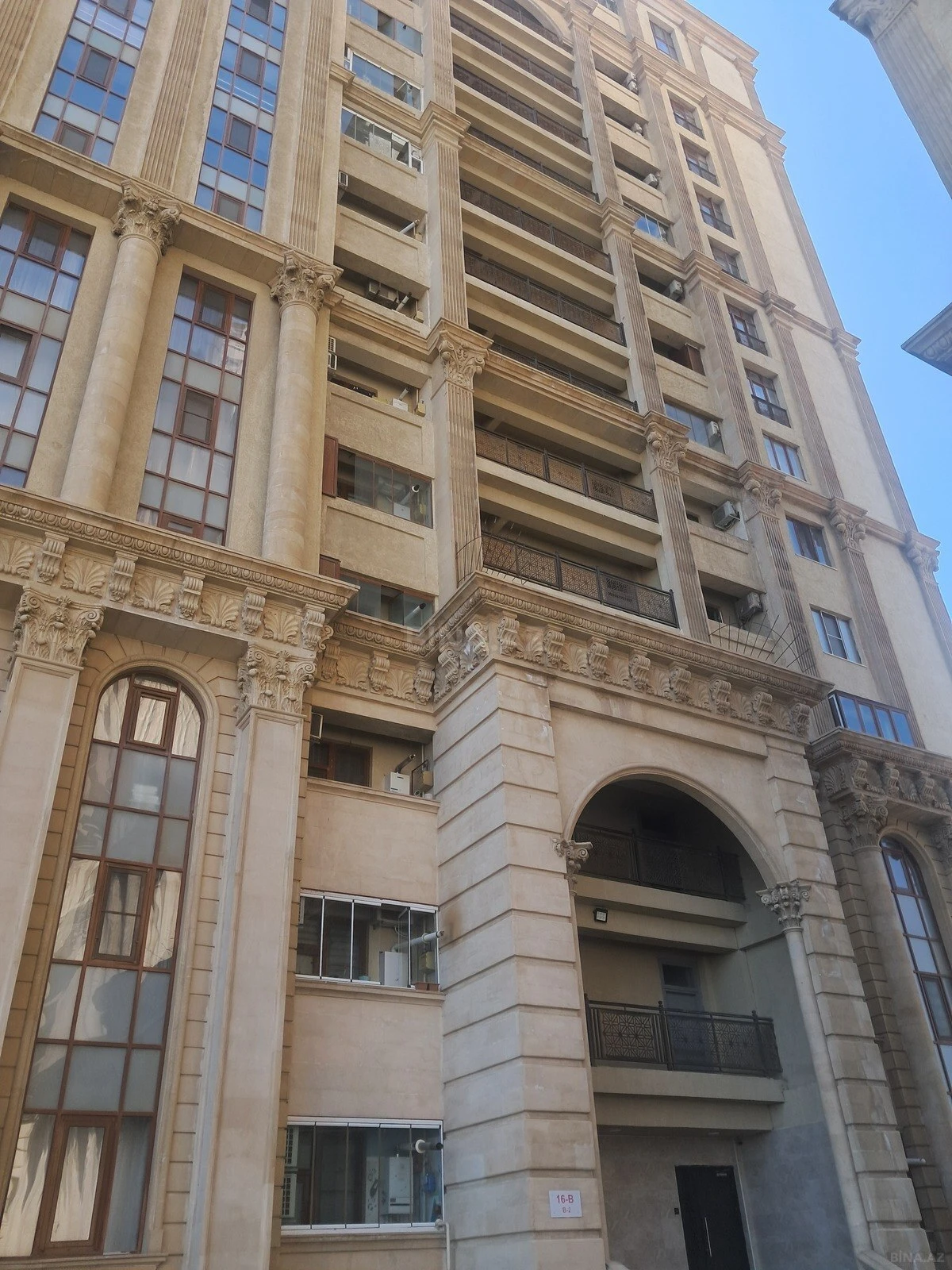 Satılır 2 otaqlı mənzil 68 m²