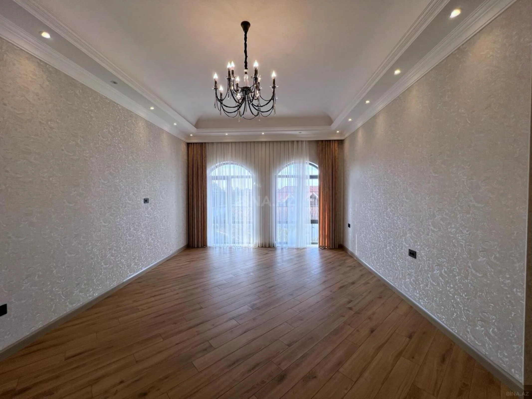 Satılır 6 otaqlı həyət evi 400 m²
