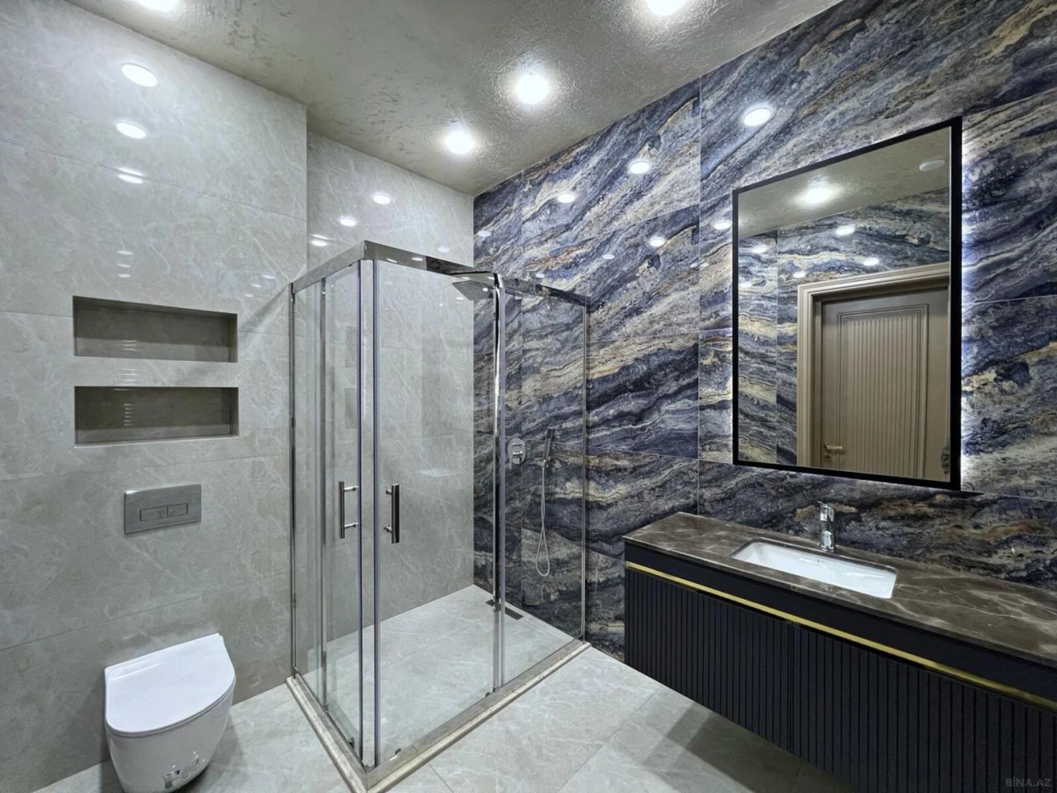 Satılır 6 otaqlı həyət evi 400 m²