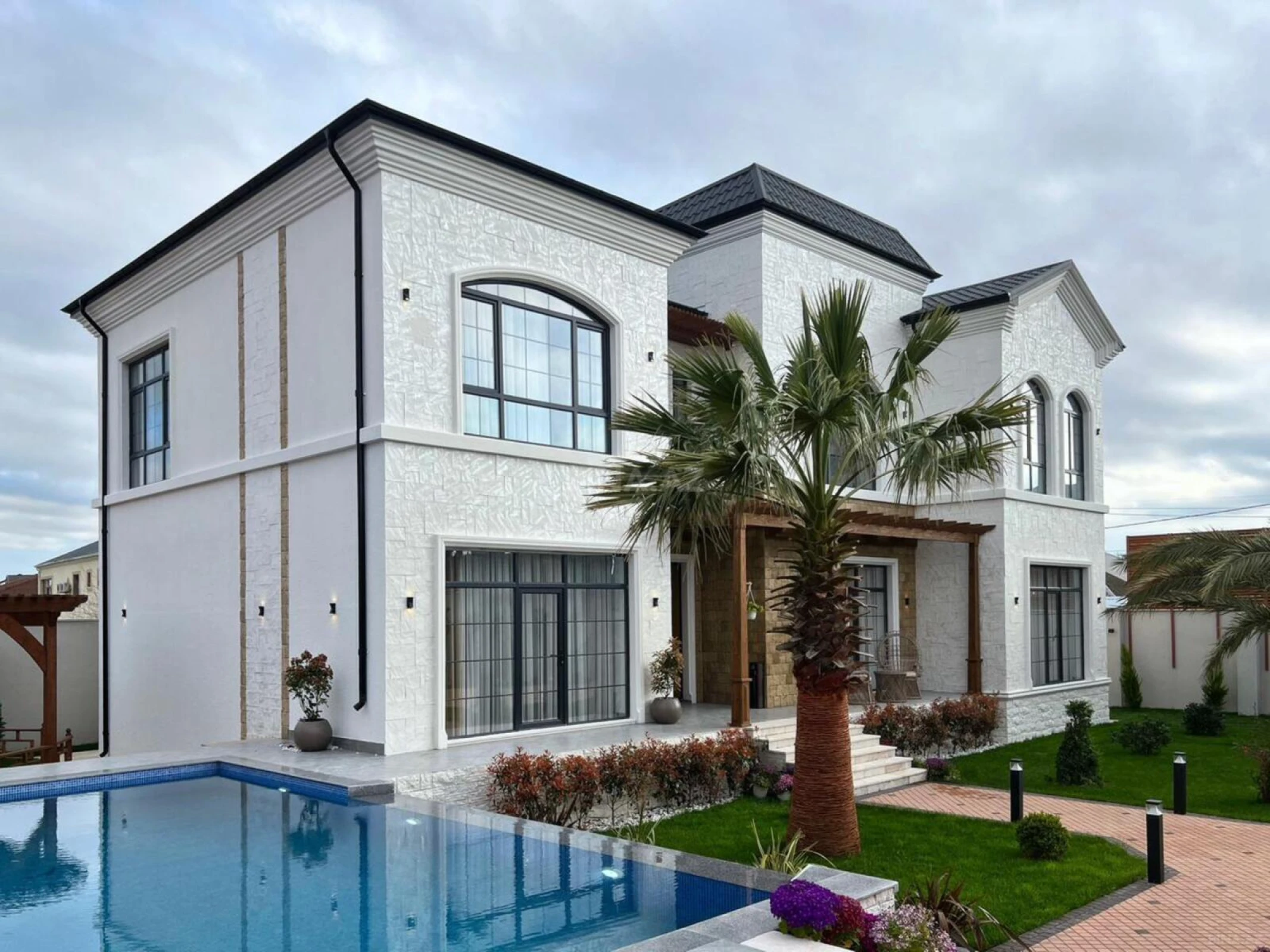 Satılır 6 otaqlı həyət evi 400 m²
