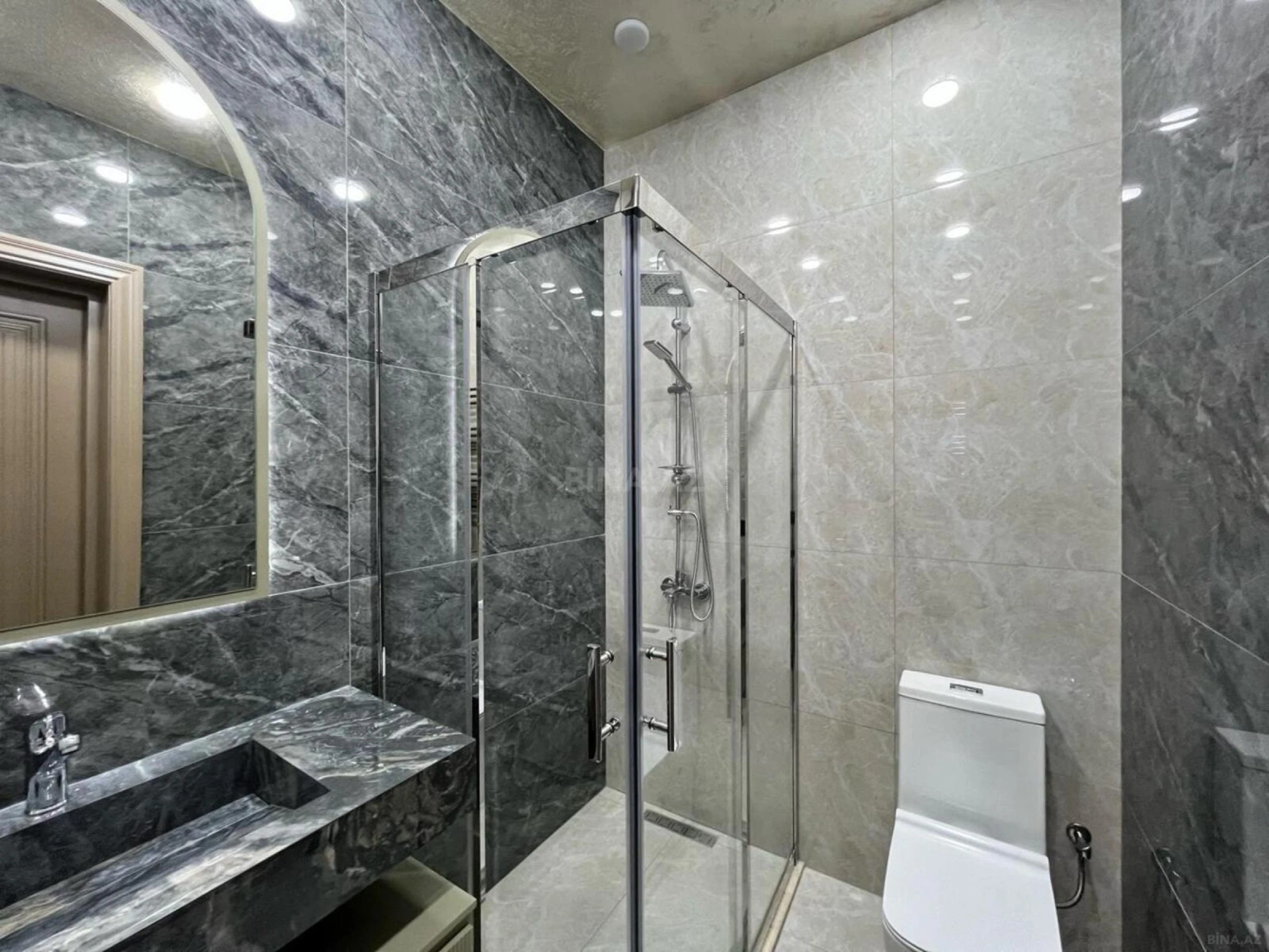 Satılır 6 otaqlı həyət evi 400 m²