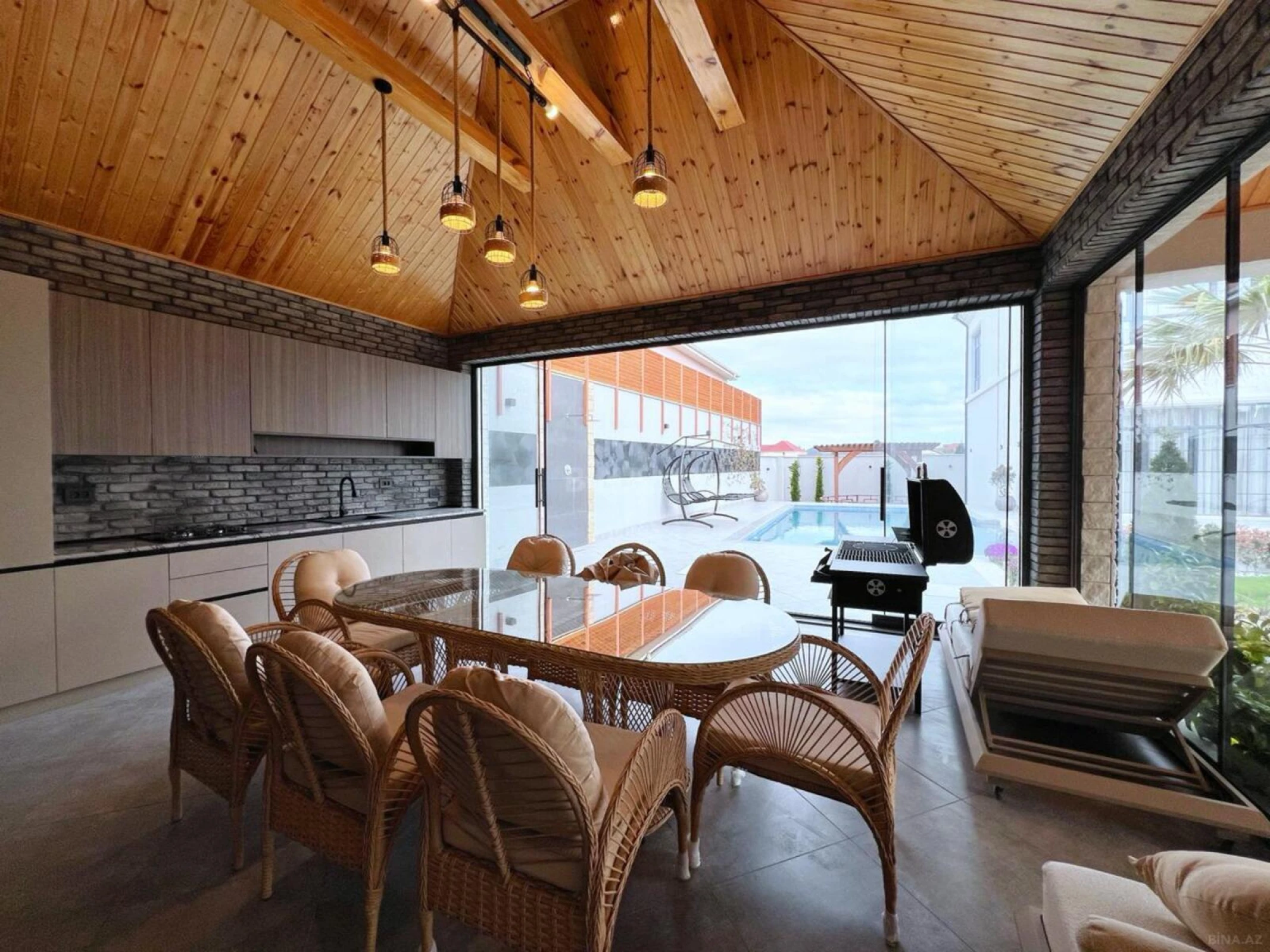 Satılır 6 otaqlı həyət evi 400 m²