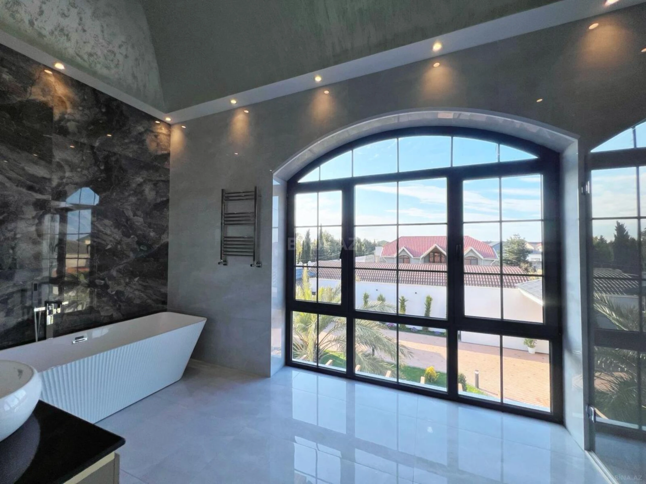 Satılır 6 otaqlı həyət evi 400 m²