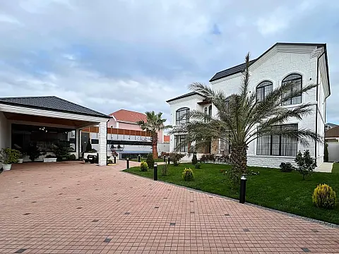 Satılır 6 otaqlı həyət evi 400 m²