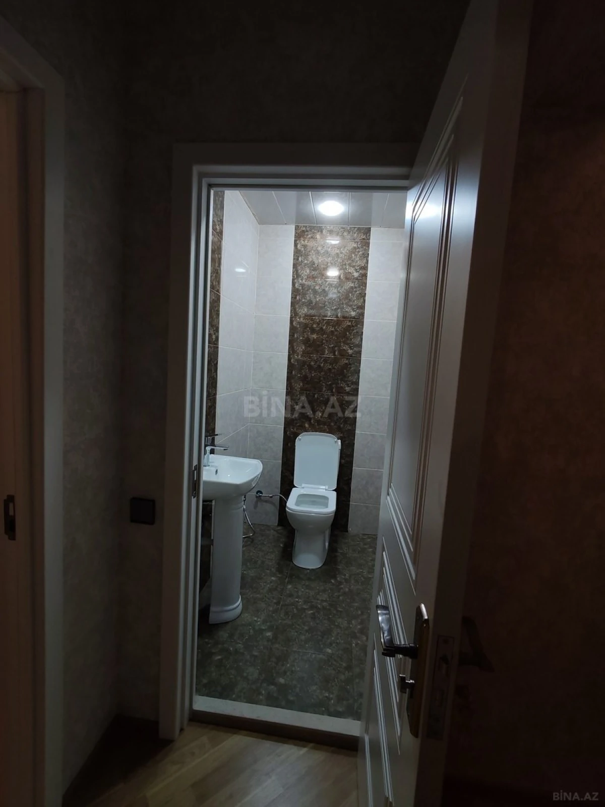 Satılır 2 otaqlı mənzil 102.5 m²