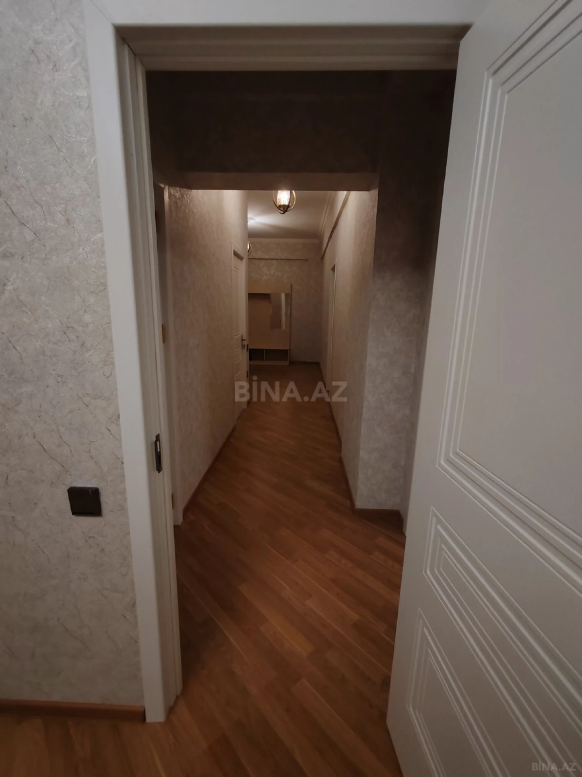 Satılır 2 otaqlı mənzil 102.5 m²