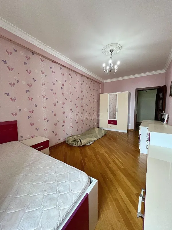 Satılır 4 otaqlı mənzil 171 m²