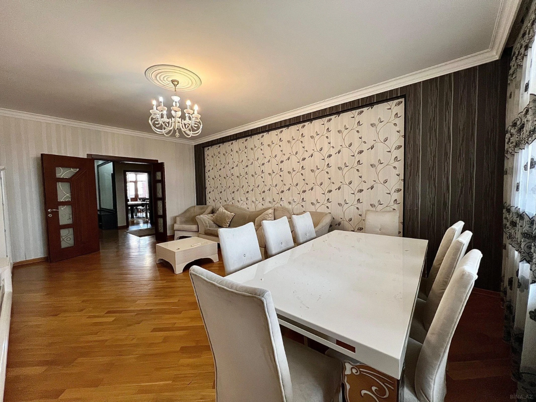 Satılır 4 otaqlı mənzil 171 m²