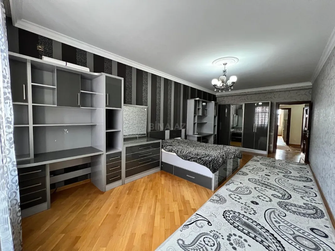 Satılır 4 otaqlı mənzil 171 m²