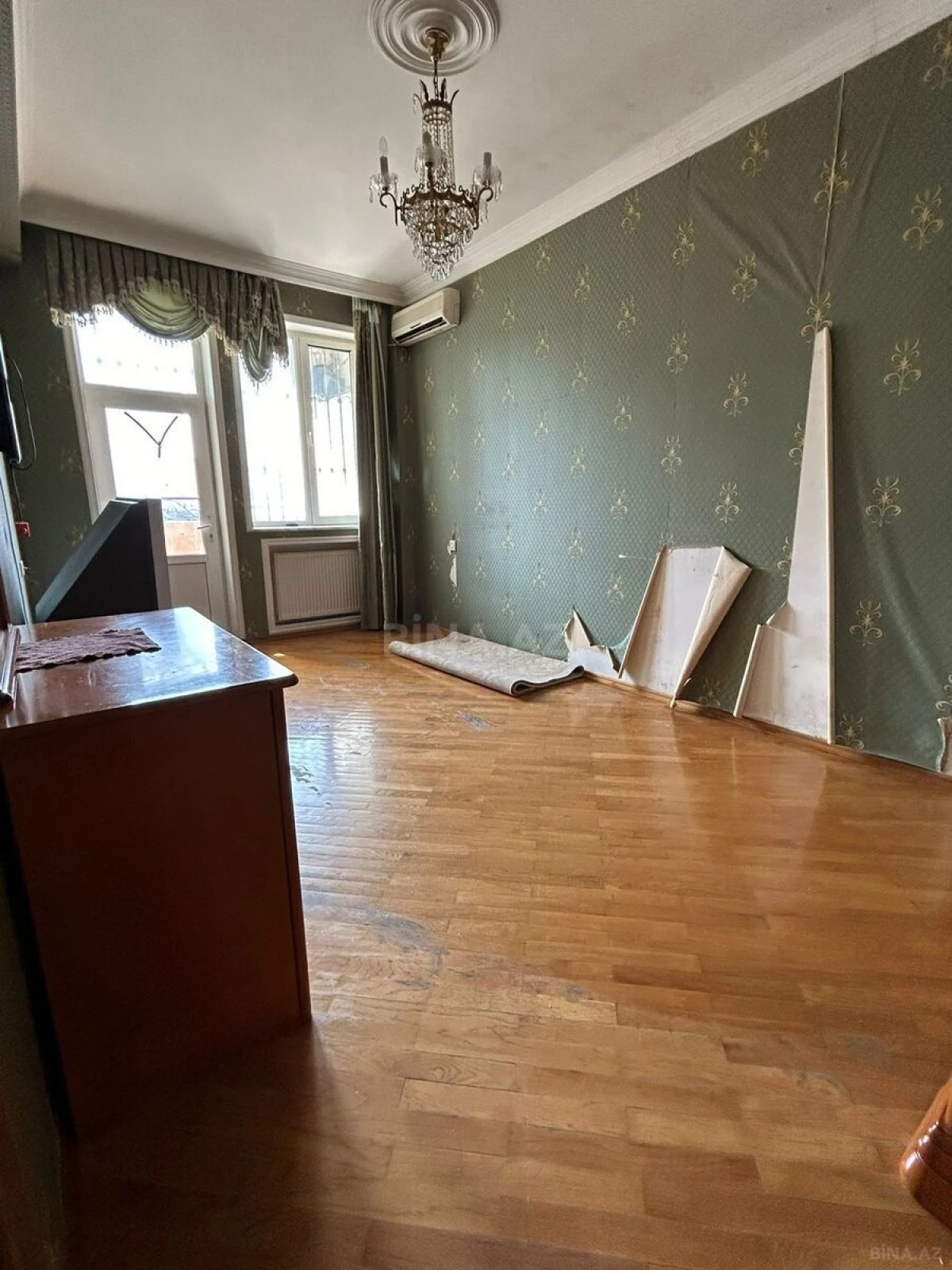 Satılır 4 otaqlı mənzil 160 m²